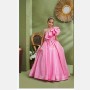 "فستان الأميرة الوردية" (The Pink Blossom Gown) أو "فستان فيكتوريا بكتف واحد".